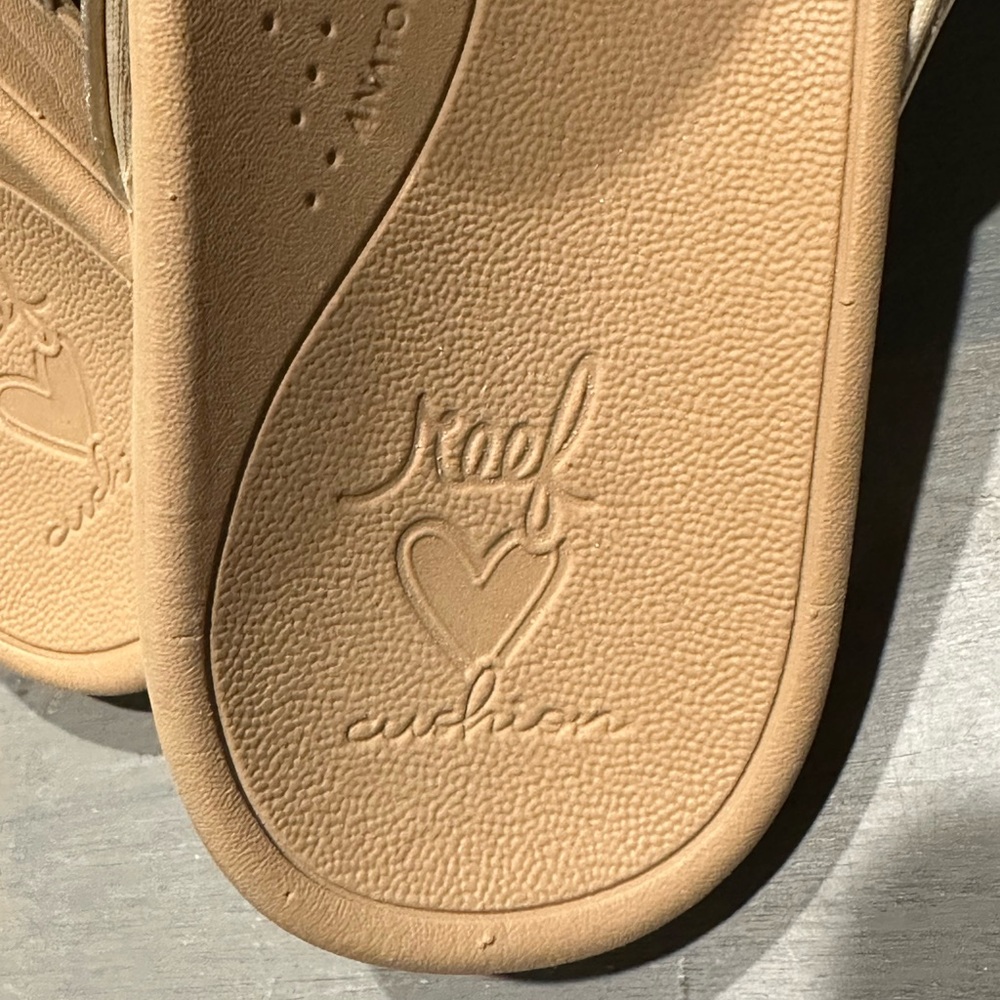 Reef Metallic Gold Sandals with ❤️ Heel Cushion and Arch Support - Picture 2 of 8